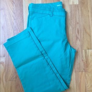 **New w/o tags** Size 6R Khakis by Gap Factory