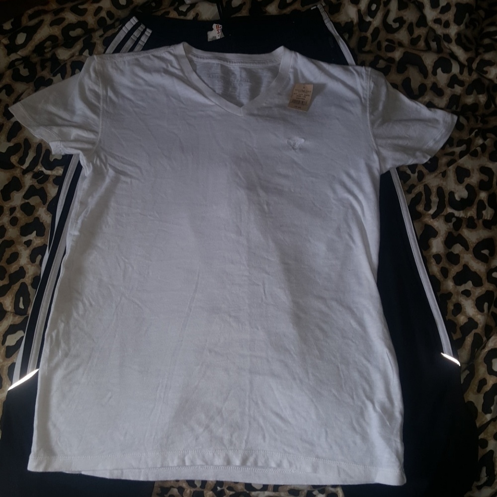 NEW - America Eagle V-Neck Tee