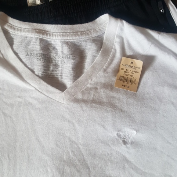 NEW - America Eagle V-Neck Tee - Picture 2 of 3
