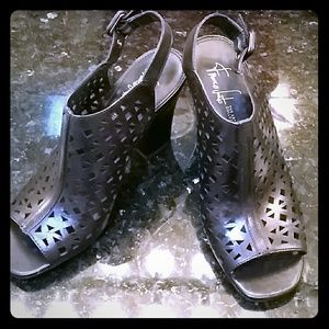 Black cutout heel sandal