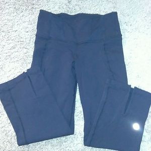 Used women's luluemon work out capris
