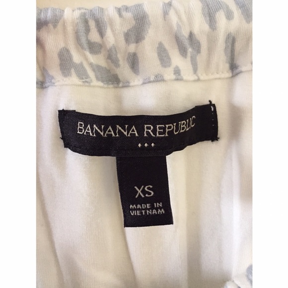 ---SOLD---Banana Republic Top - Picture 2 of 4