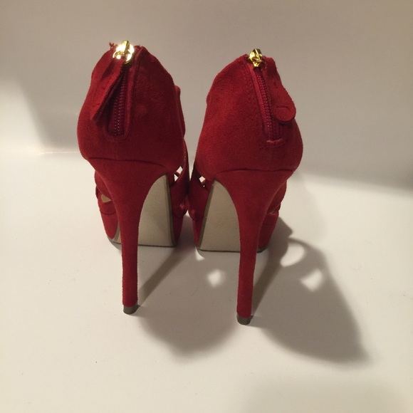Red heels - Picture 2 of 2