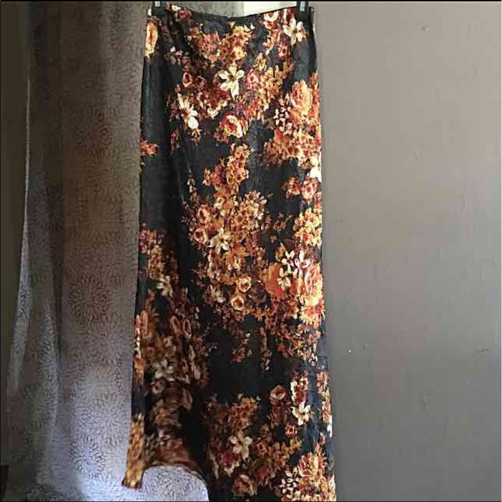 Mimi Chica Black Floral Maxi Skirt XS-S