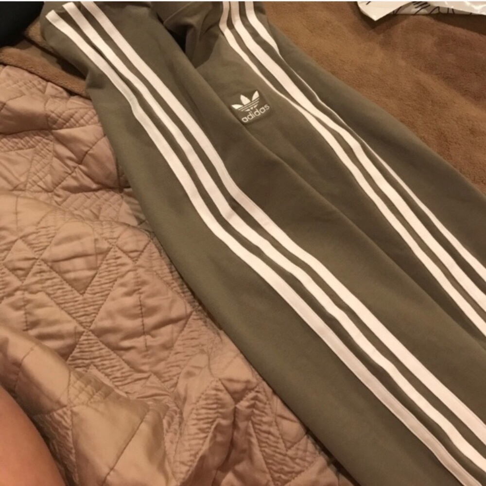 Brand new Adidas Originals leggings in Cargo - Picture 6 of 8