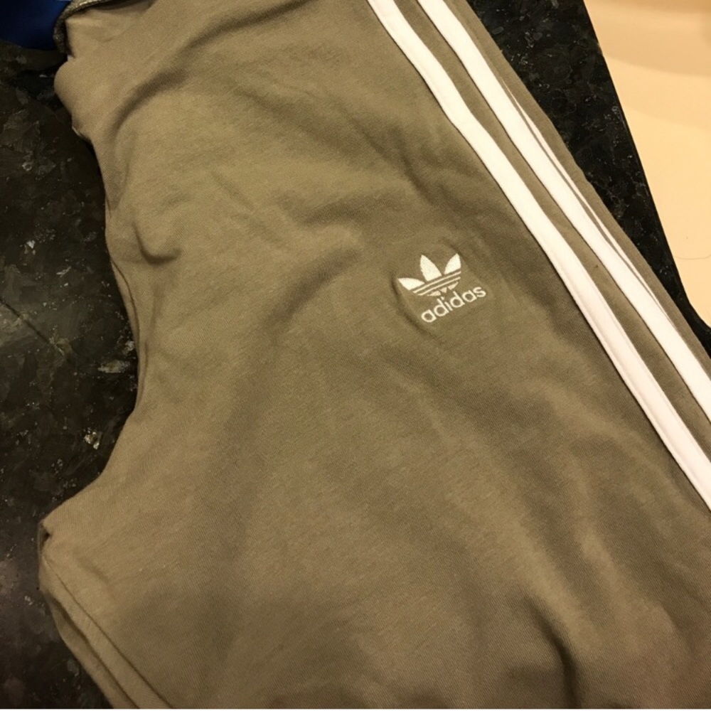 Brand new Adidas Originals leggings in Cargo - Picture 8 of 8