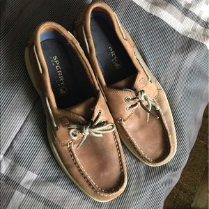 Sperry boat shoes size 9