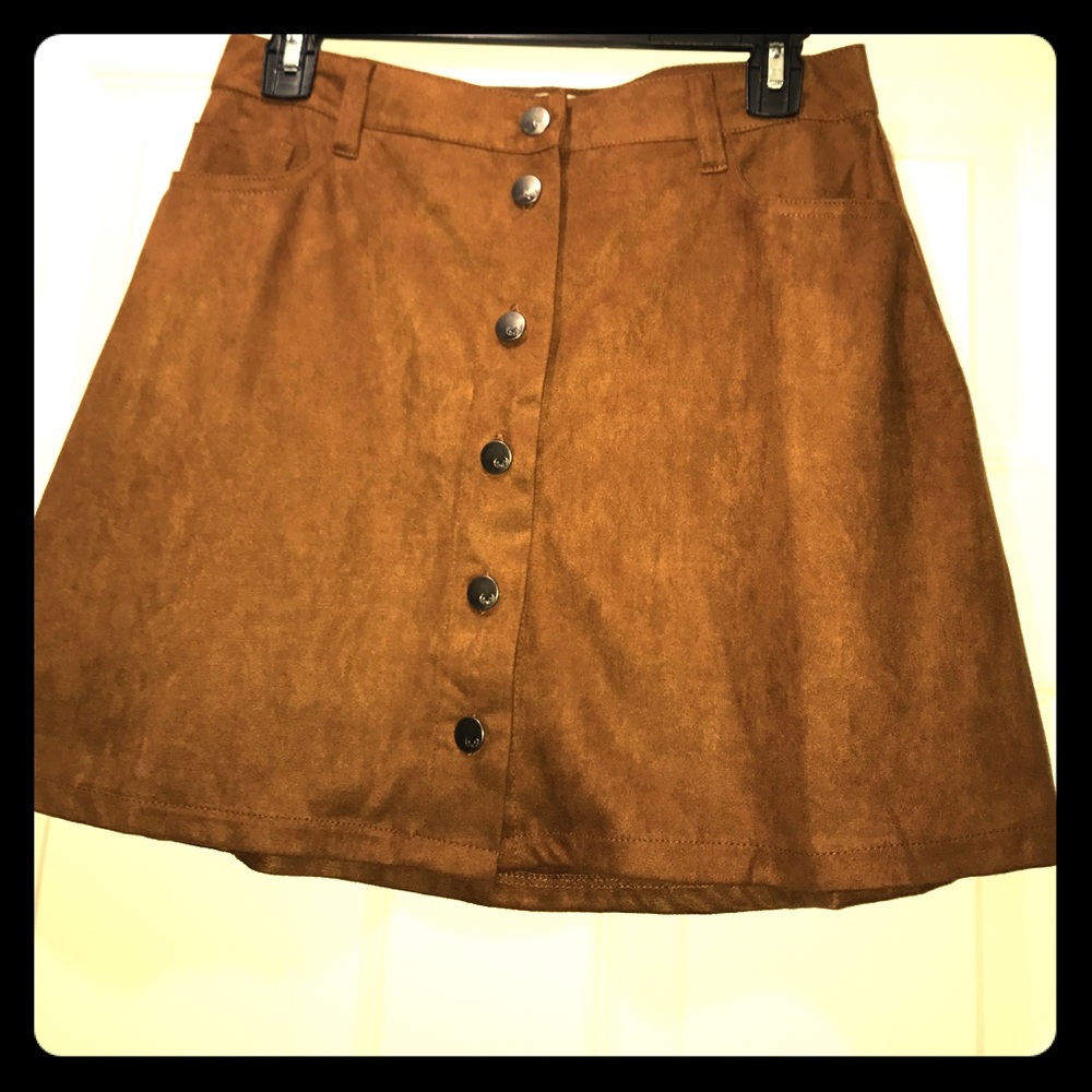Suede brown front button down skirt in M