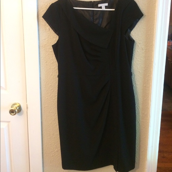Very elegant and classy black dress - Picture 1 of 2