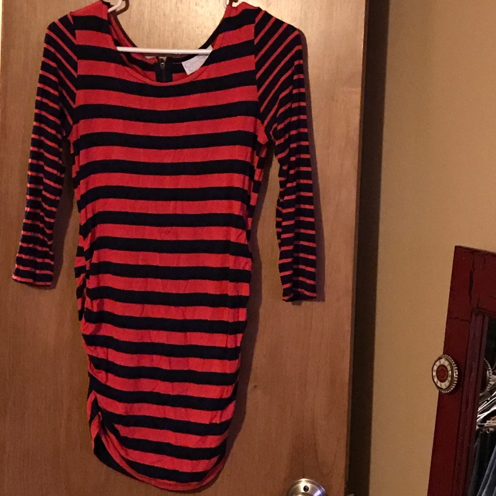 Jessica Simpson maternity shirt
