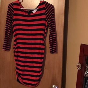 Jessica Simpson maternity shirt