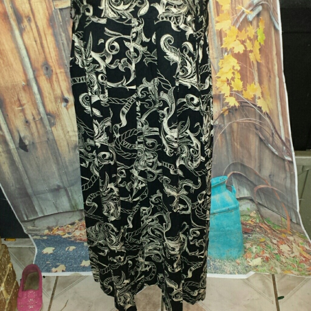Ladies full skirt size 20W
