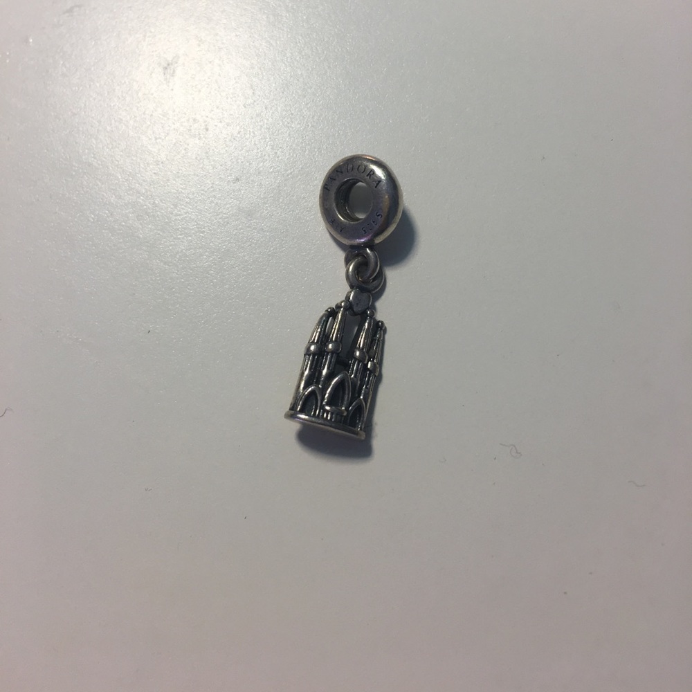 La Sagrada Família Pandora Charm