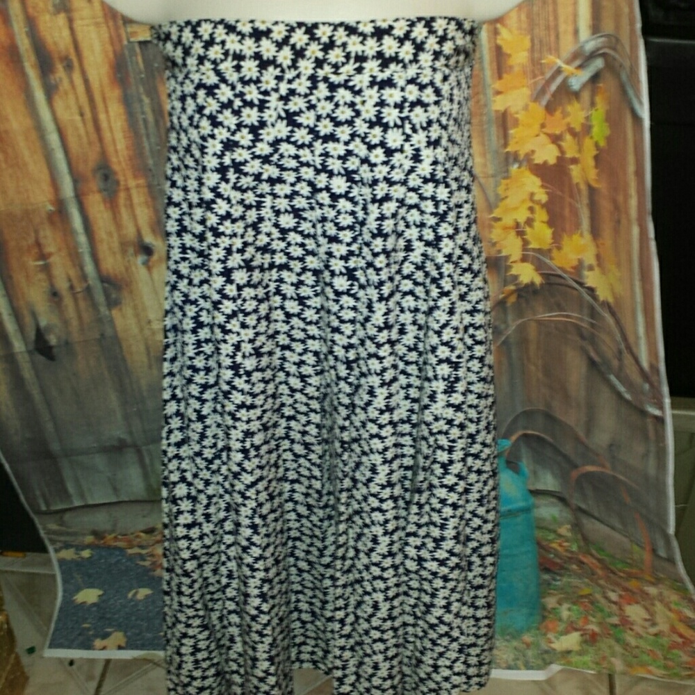 Ladies full skirt size 22/24.