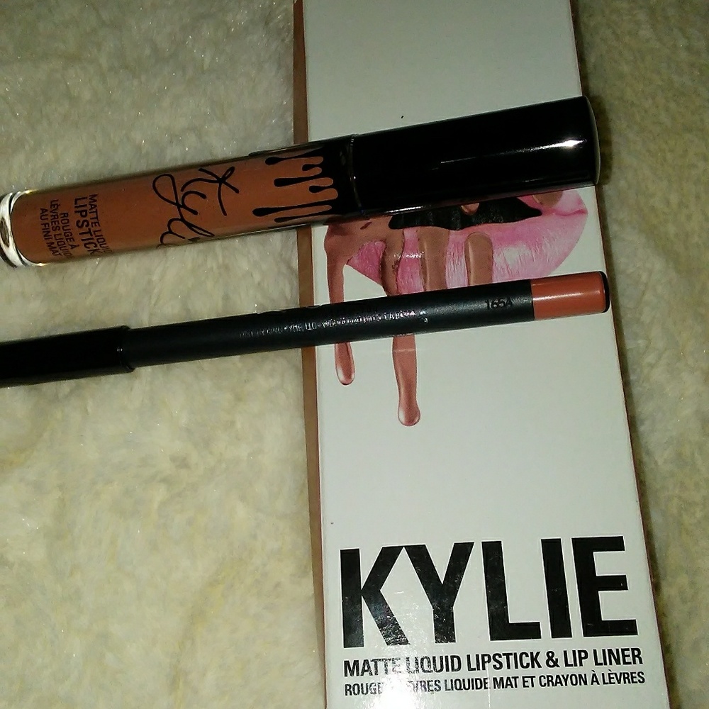 KYLIE LIPKIT EXPOSED