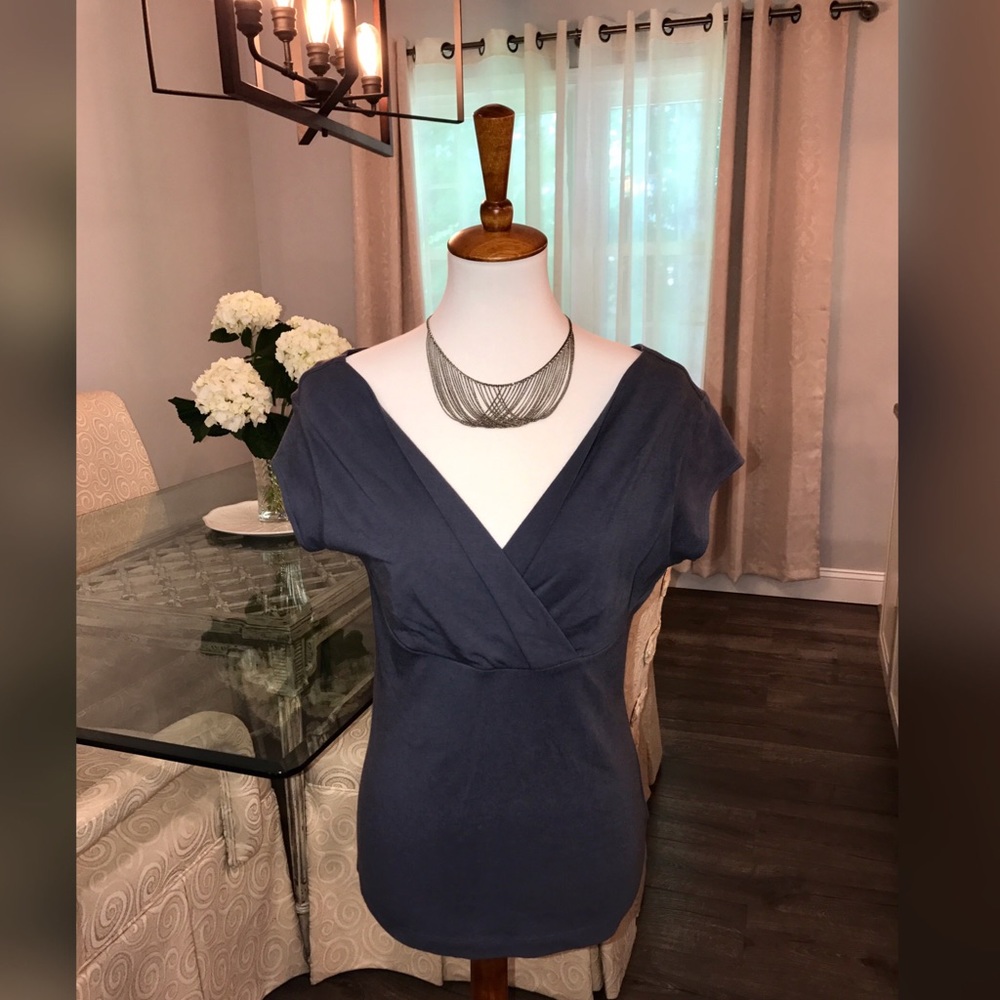 Nine West  v neck top. Size Medium