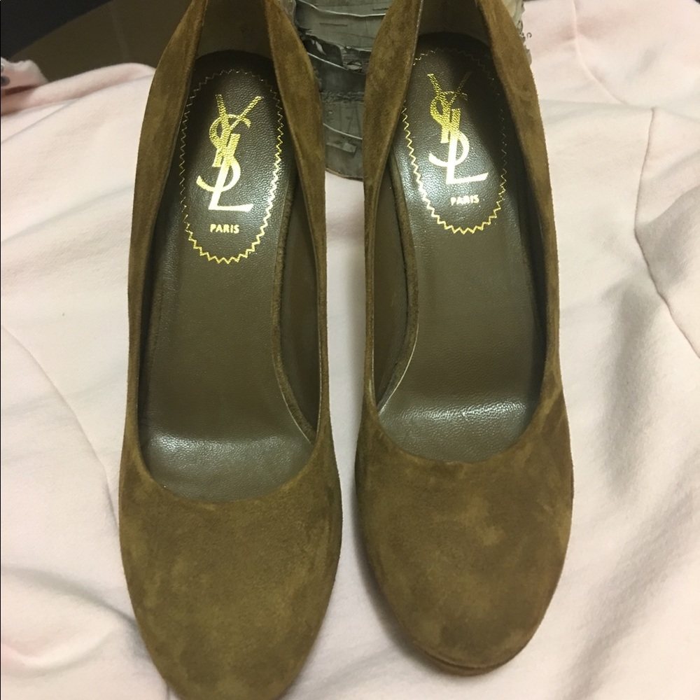 Yves Saint Lauren Pumps