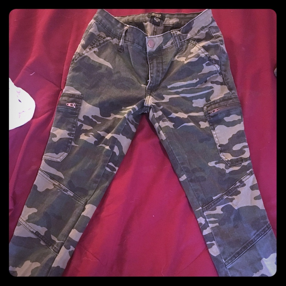 Female cargo skinny jeans