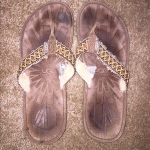 Ugg flip flops