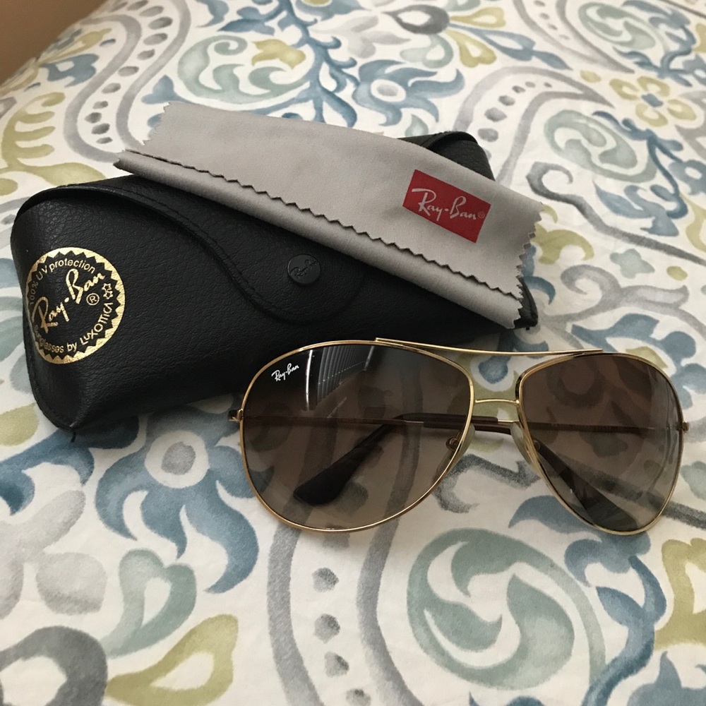 Ray Ban Aviators - barely worn