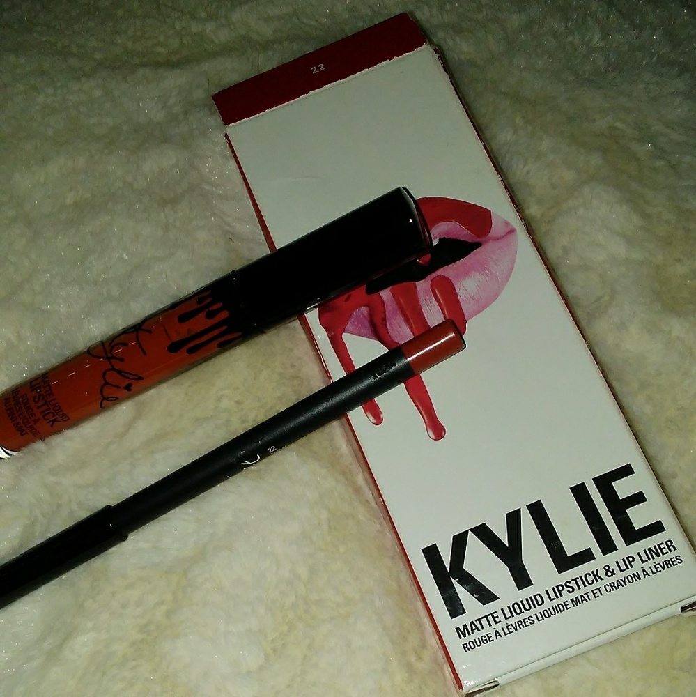 KYLIE LIPKIT 22
