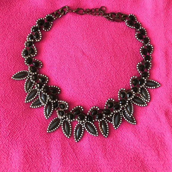 Black statement necklace - Picture 3 of 3