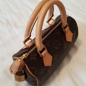 🎀🎀AUTHENTIC LOUIS VUITTON MINI HL🎀6.5" x 4"x3"