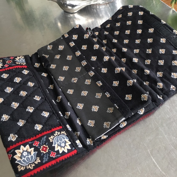 Retired VERA BRADLEY “Classic Black” WALLET - Picture 2 of 8