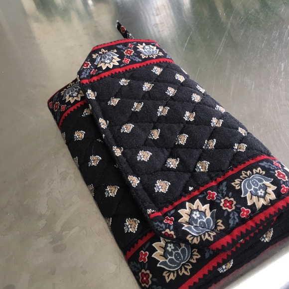 Retired VERA BRADLEY “Classic Black” WALLET - Picture 8 of 8