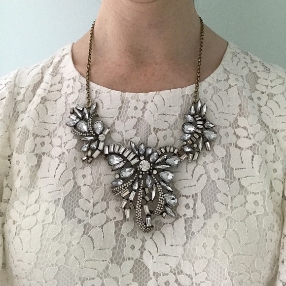 ❗️1 LEFT❗️Luxe statement necklace - Picture 4 of 4