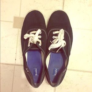Classic Black Keds