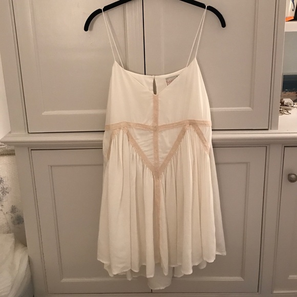 Free People Dresses & Skirts - Small white and tan flowy sundress 