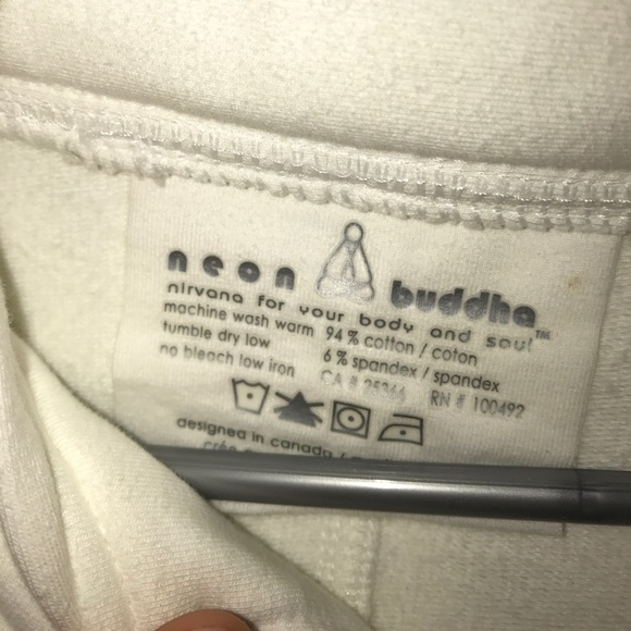 Beautiful white jacket - Picture 3 of 5