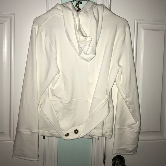Beautiful white jacket - Picture 5 of 5