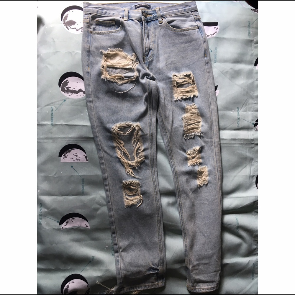 Brandy Melville Destroyed Boyfriend Jeans