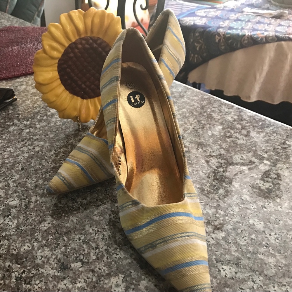Price ⬇️Drop😊Pumps Silk sz 10. Gold metallic heel