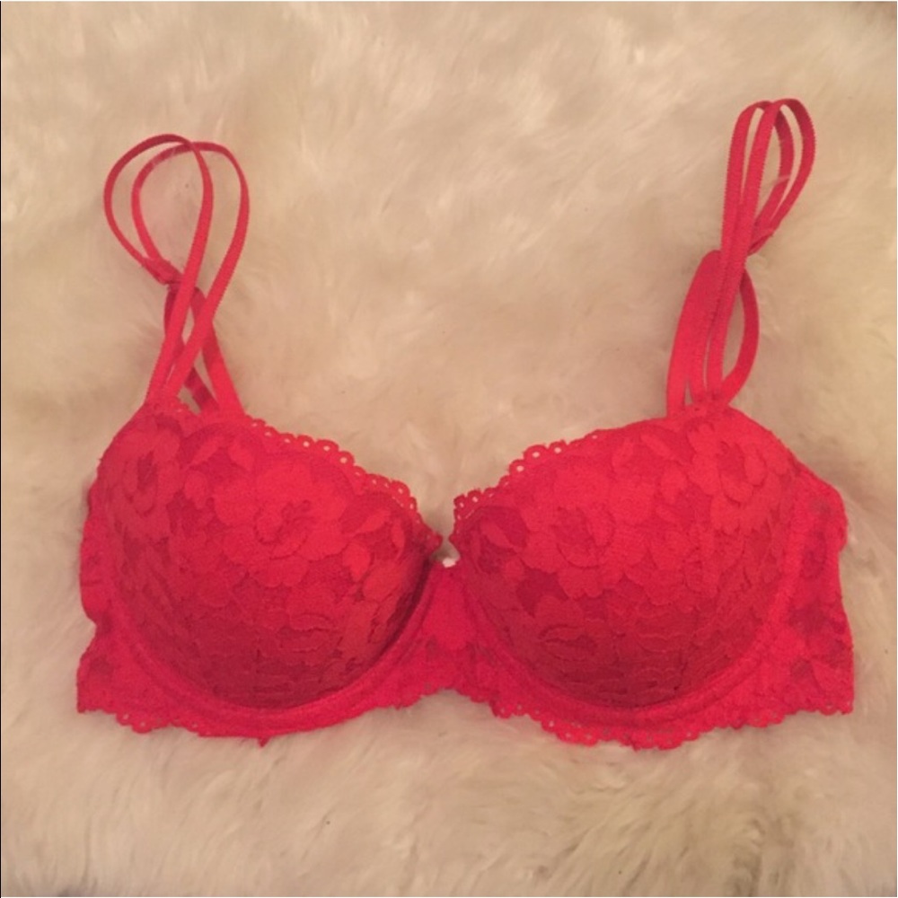 PINK VICTORIAS SECRET PUSH UP BRA