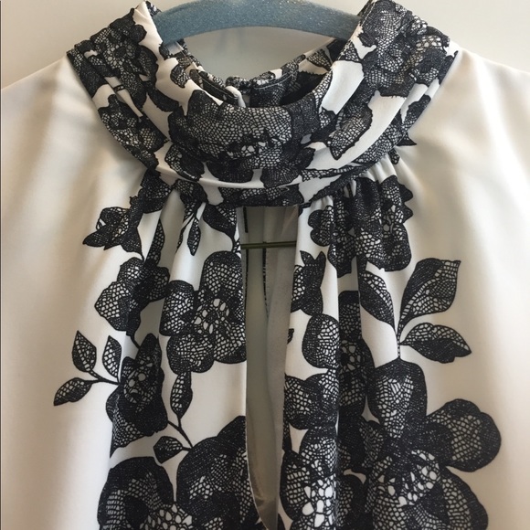 Blouse - Picture 2 of 6