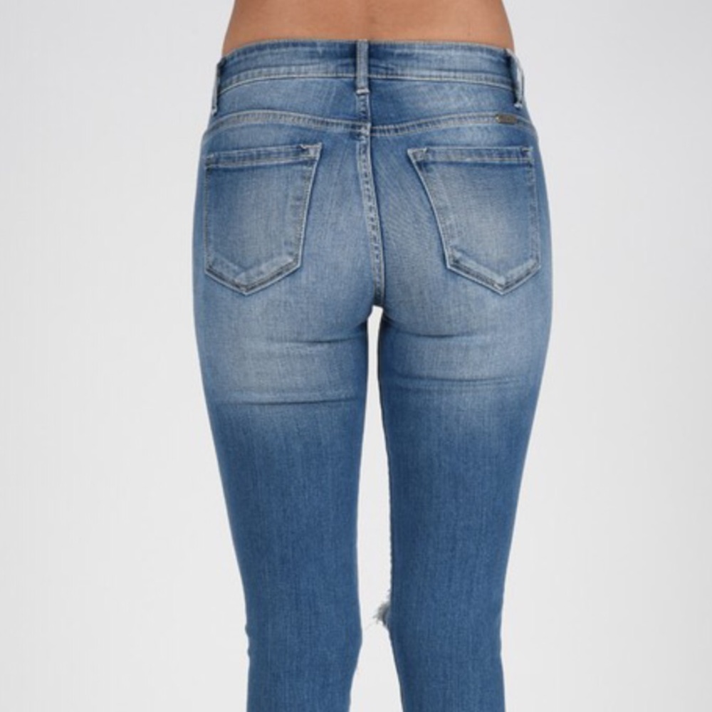 🆕SIZE: 11/29 Mid-Rise Blue Distressed Skinny Jeans With Ripped Knee - Picture 5 of 10