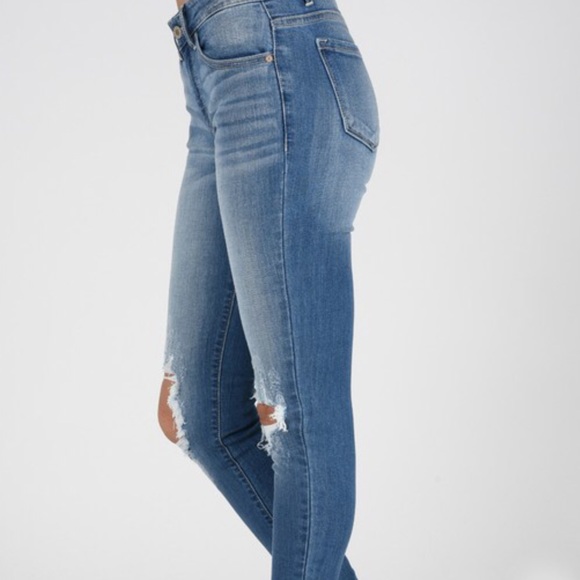 🆕SIZE: 11/29 Mid-Rise Blue Distressed Skinny Jeans With Ripped Knee - Picture 8 of 10