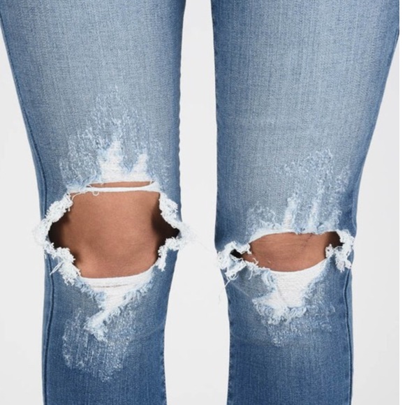 🆕SIZE: 11/29 Mid-Rise Blue Distressed Skinny Jeans With Ripped Knee - Picture 9 of 10