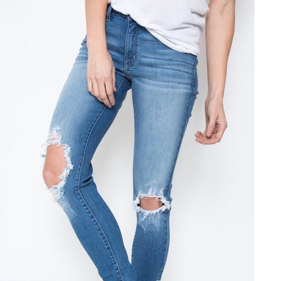 🆕SIZE: 11/29 Mid-Rise Blue Distressed Skinny Jeans With Ripped Knee - Picture 6 of 10