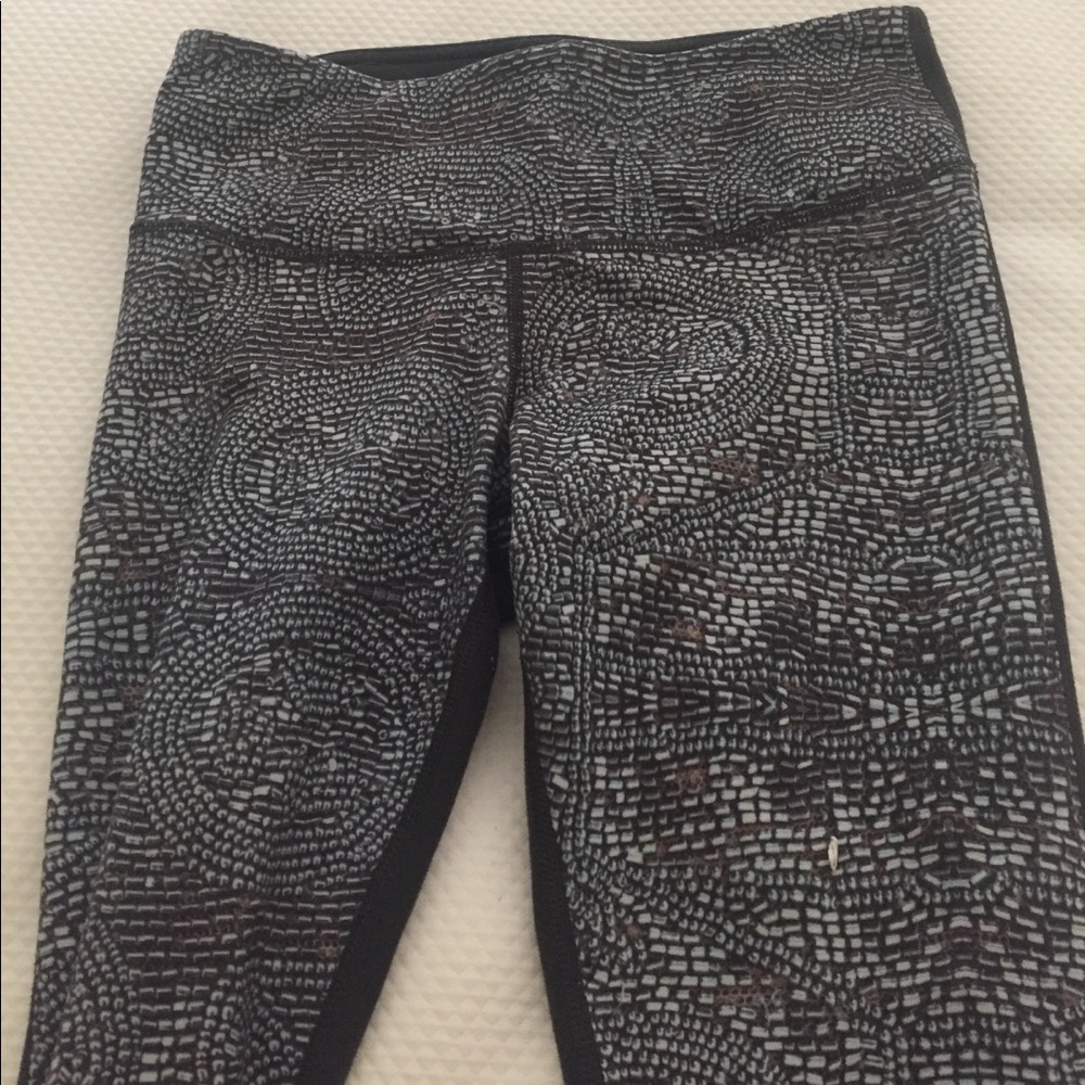 Lulu lemon leggings with beaded pattern