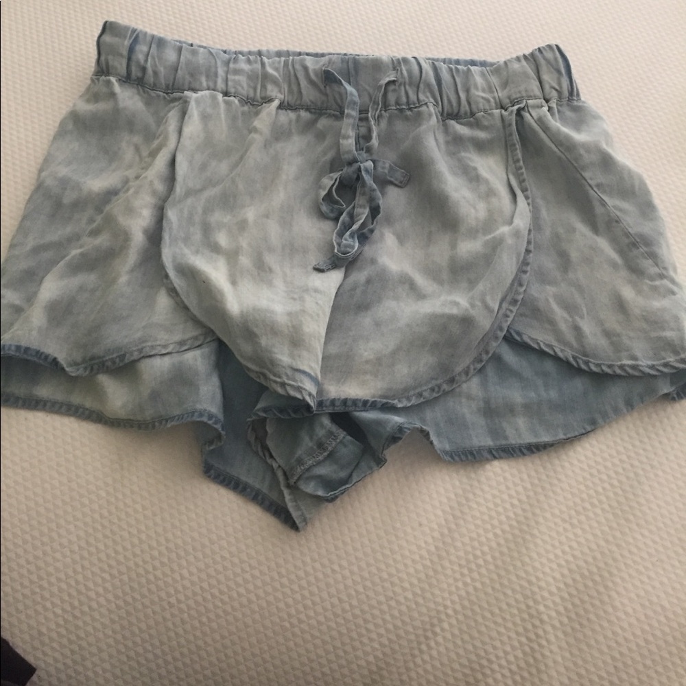 Rails lightwash shorts