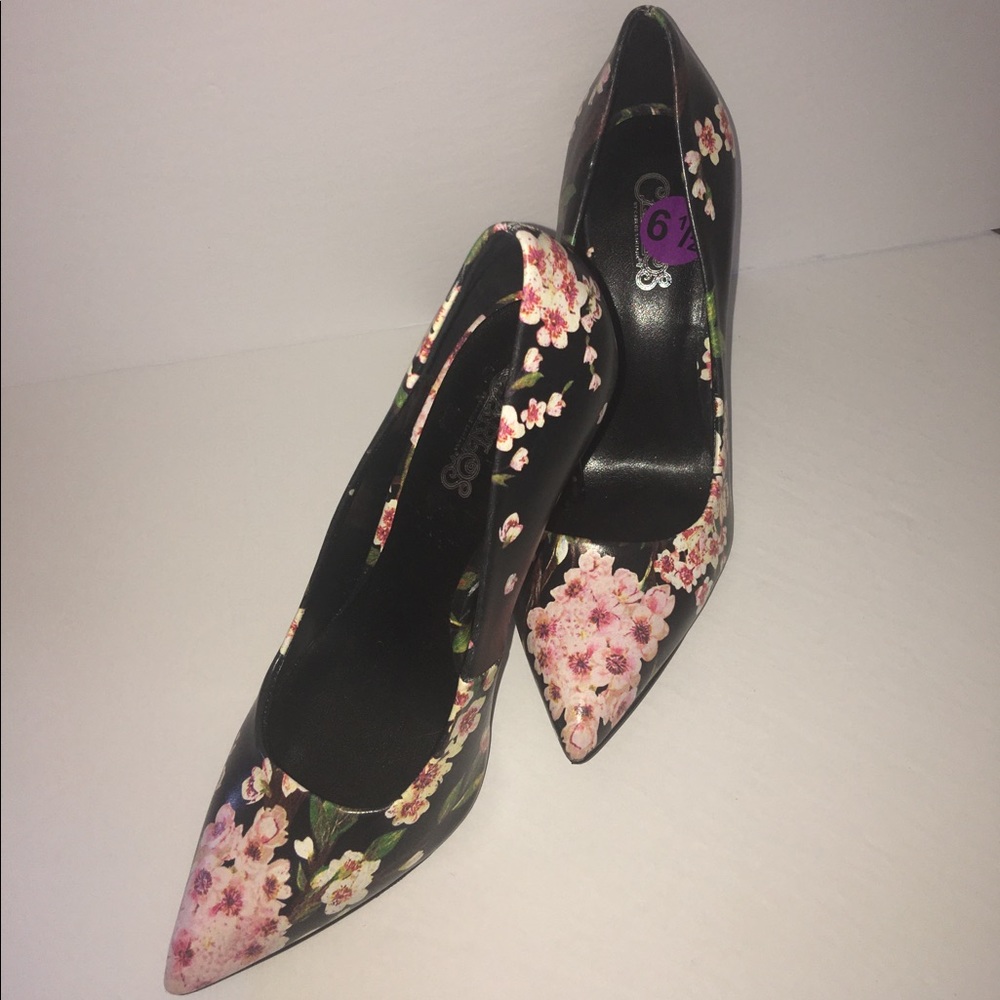 Carlos Santana Black Pumps Cherry Blossom Size 6.5