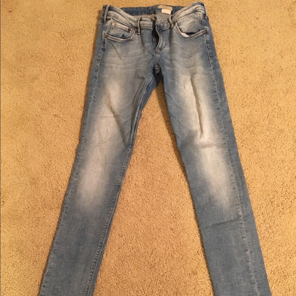 H&M light wash skinny jeans