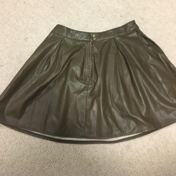 Skirt - Picture 2 of 3