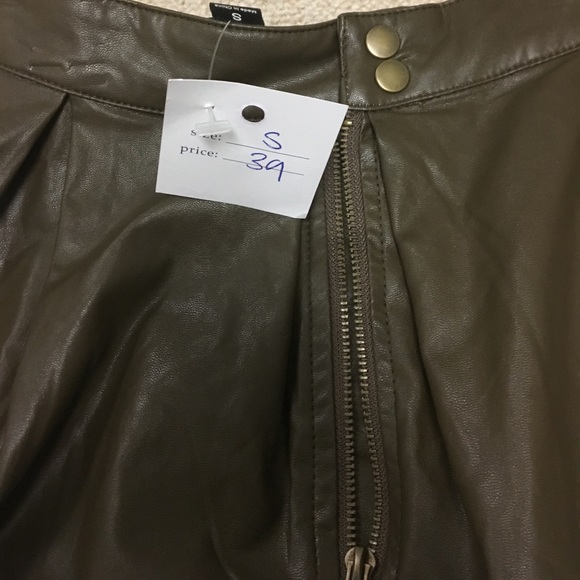 Skirt - Picture 3 of 3