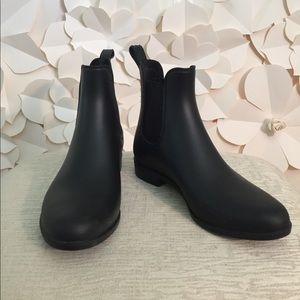 Merona Black Ankle Chelsea Boots