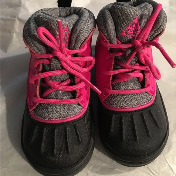 Baby's girl clothes and shoes - Picture 2 of 4